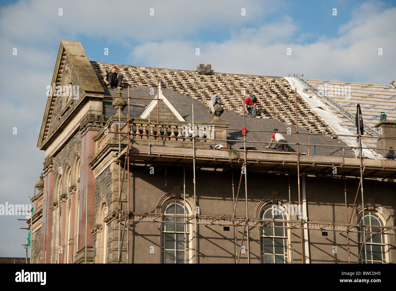Workmen repairing the roof of Bethel Baptist chapel, Aberystwyth Wales UK Stock Photo
