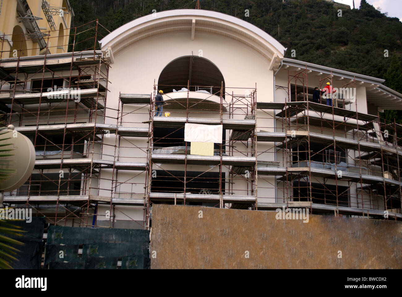 white house under construction in modern style Stock Photo Alamy