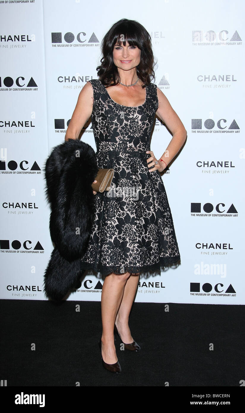 ROSETTA GETTY MOCA LOS ANGELES BENEFIT GALA. PRESENTS THE ARTIST'S MUSEUM HAPPENING. DOWNTOWN LOS ANGELES CALIFORNIA USA Stock Photo