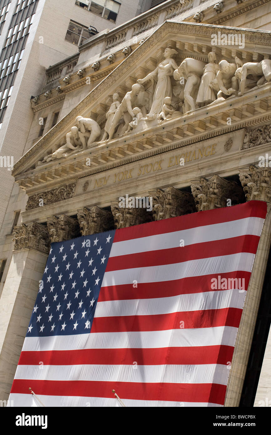 Detail of the New York Stock Exchange with a giant US flag draped over the entrance Stock Photo