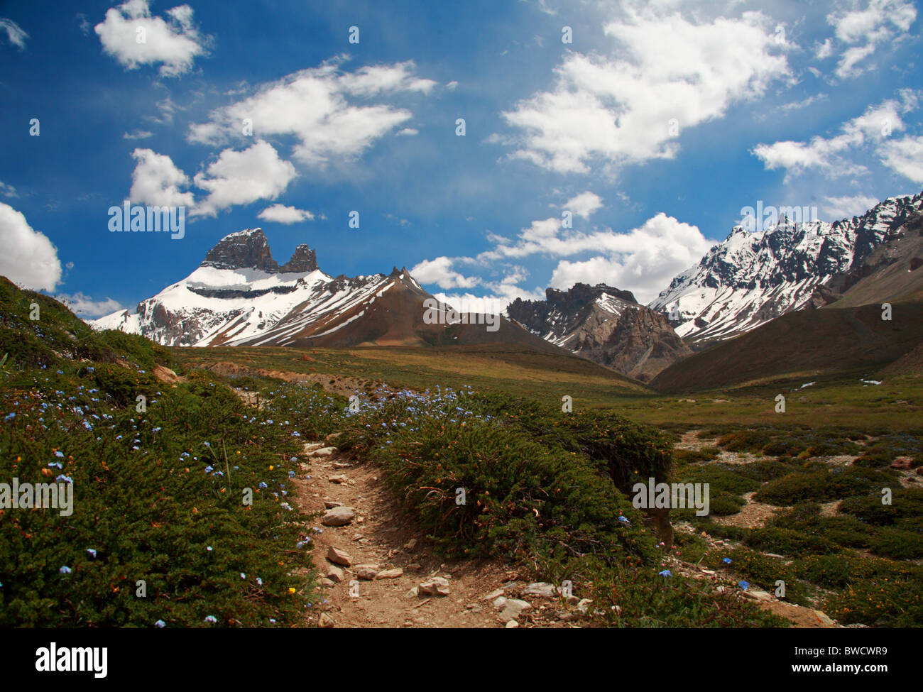 Himalayan outdoor trekking hi-res stock photography and images - Alamy