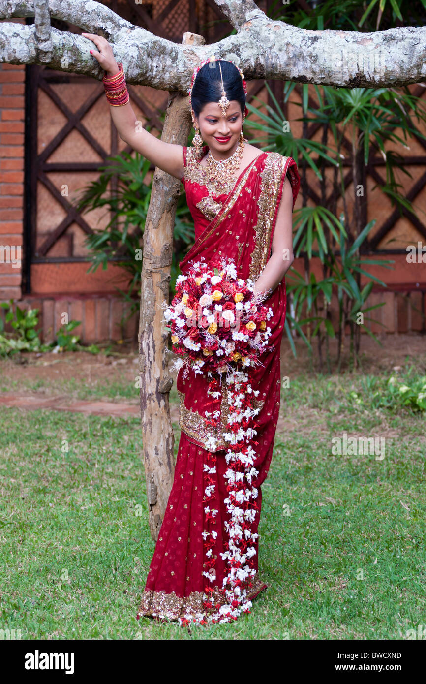 Traditional Sri Lankan bride following her wedding, Sri Lanka Stock Photo