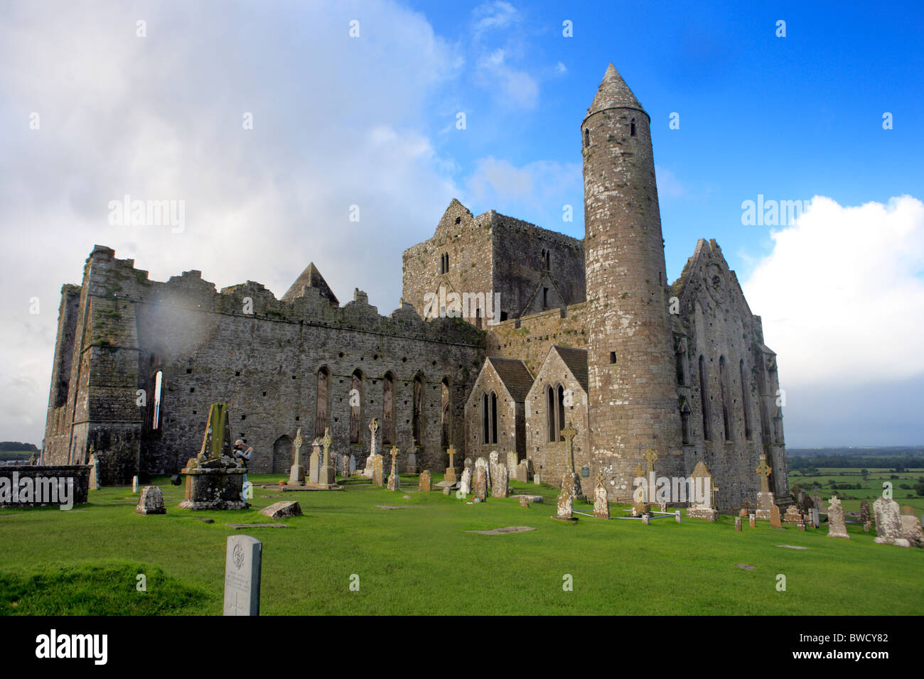Cathedral (1235-1270) and Round tower (c. 1100), Tipperary, Rock of Cashel, Ireland Stock Photo