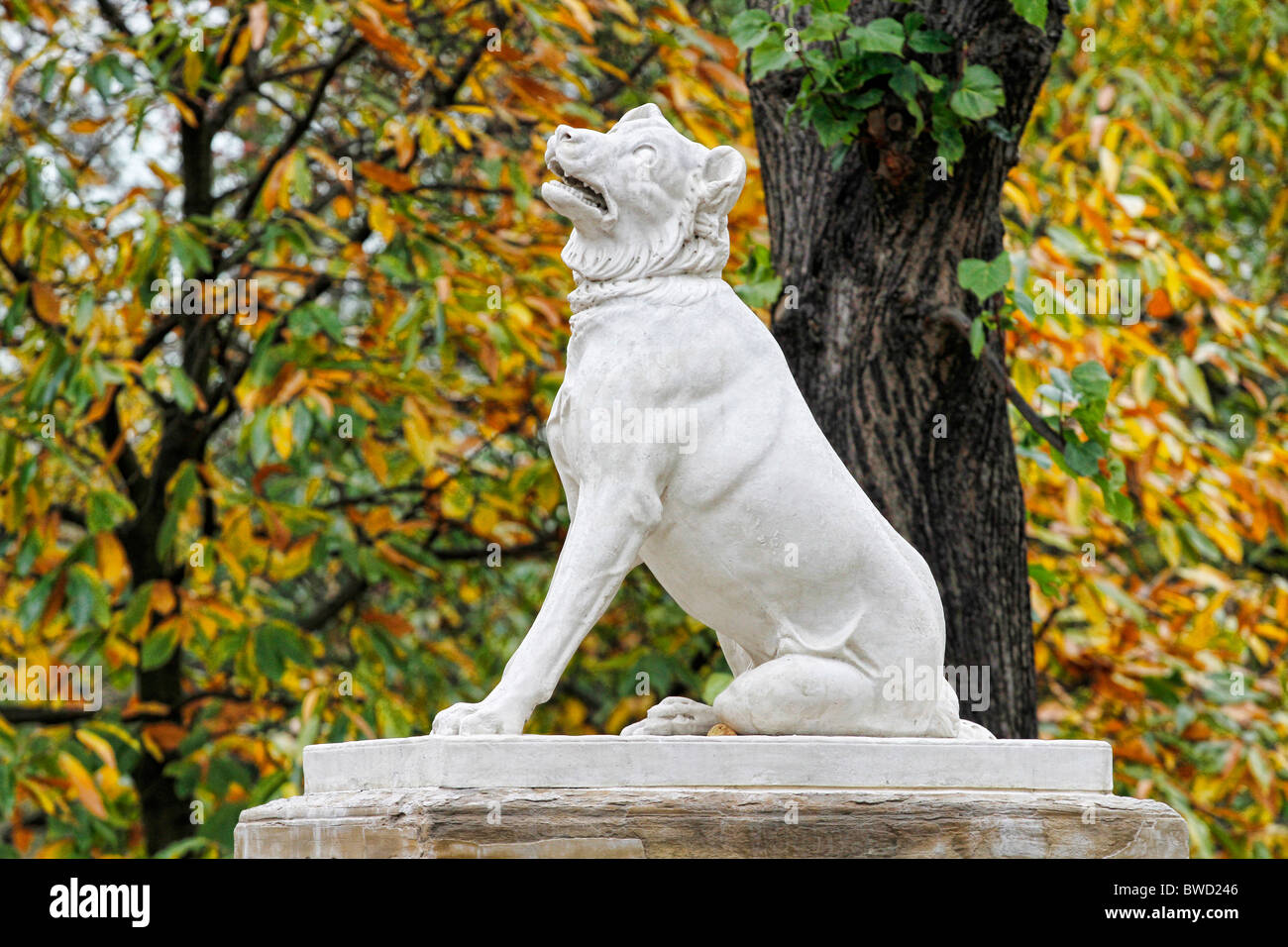Dogs of Alcibiades statue, Victoria Park, London, England Stock Photo