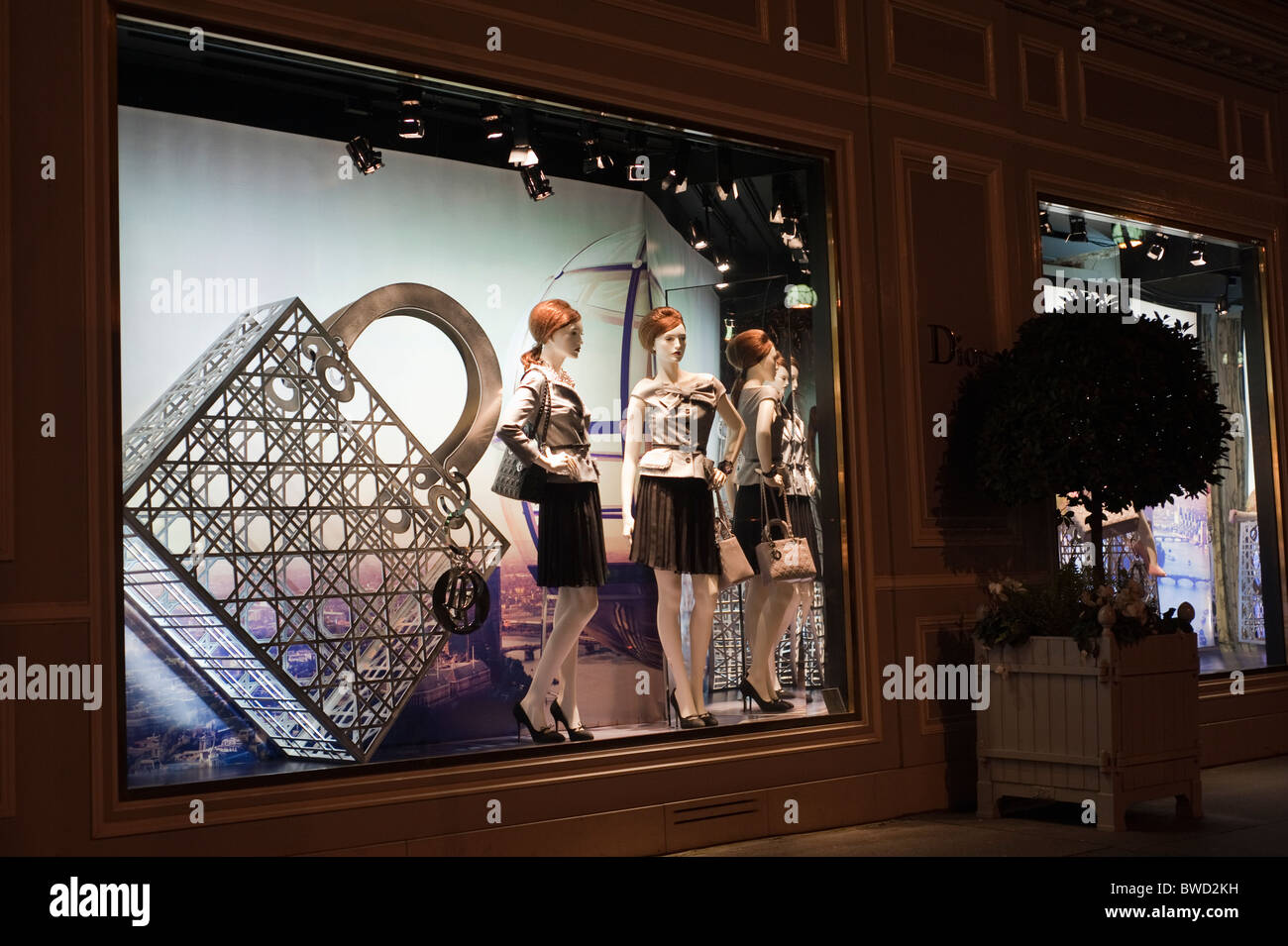 shop front display screens brands
