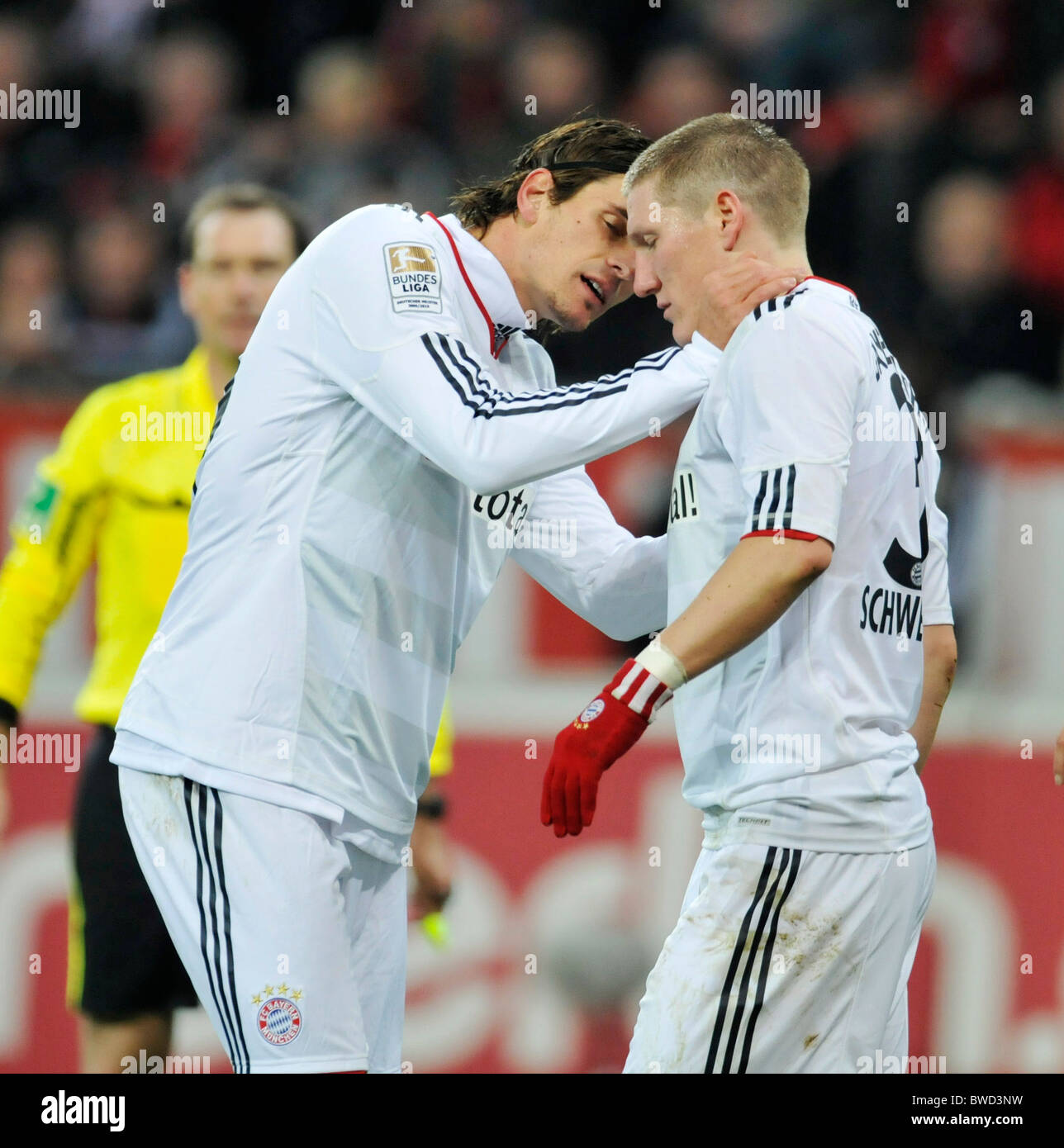 22.11.2010 Bundesliga, Bayer 04 Leverkusen-FC Bayern Muenchen 1:1 -- Mario GOMEZ and Bastian Schweinsteiger (both Bayern) Stock Photo