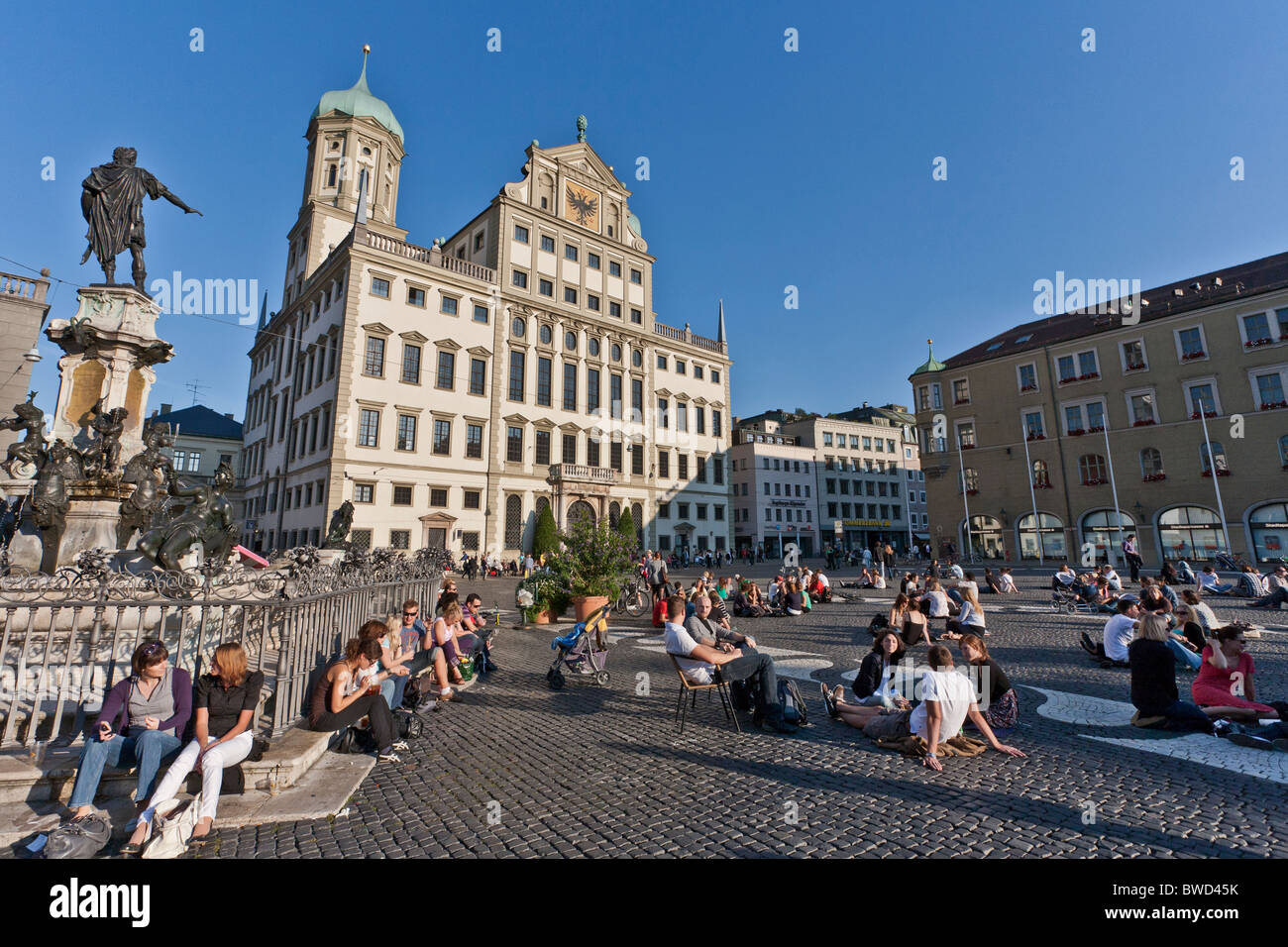 PEOPLE, AUGUSTUS FOUNTAIN, TOWN HALL PLACE, TOWN HALL, AUGSBURG, BAVARIA, GERMANY Stock Photo