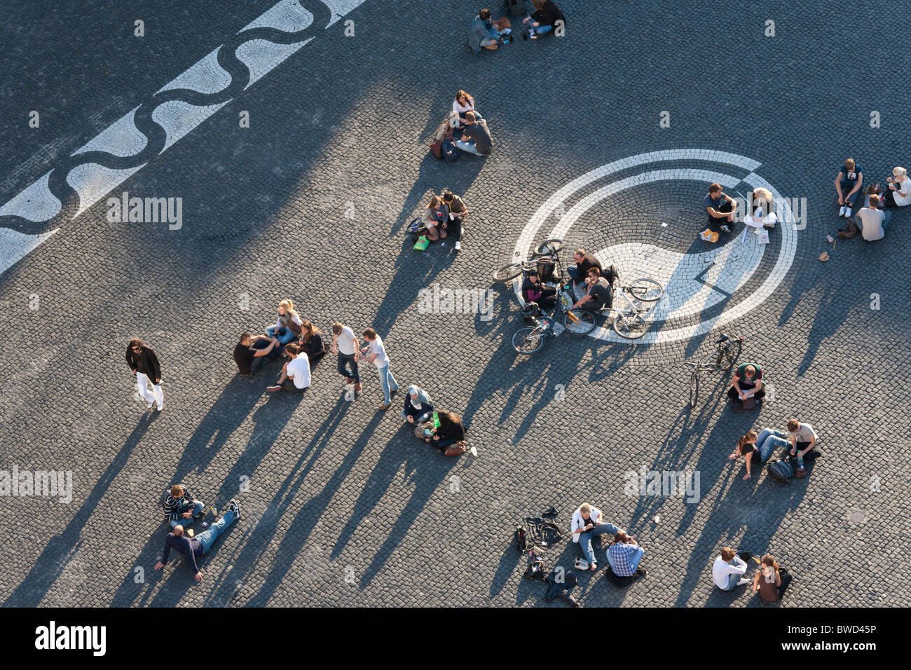 PEOPLE, TOWN HALL PLACE, TOWN HALL, AUGSBURG, BAVARIA, GERMANY Stock Photo