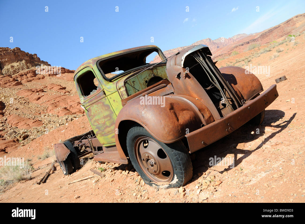 Pickup truck in desert hi-res stock photography and images - Alamy