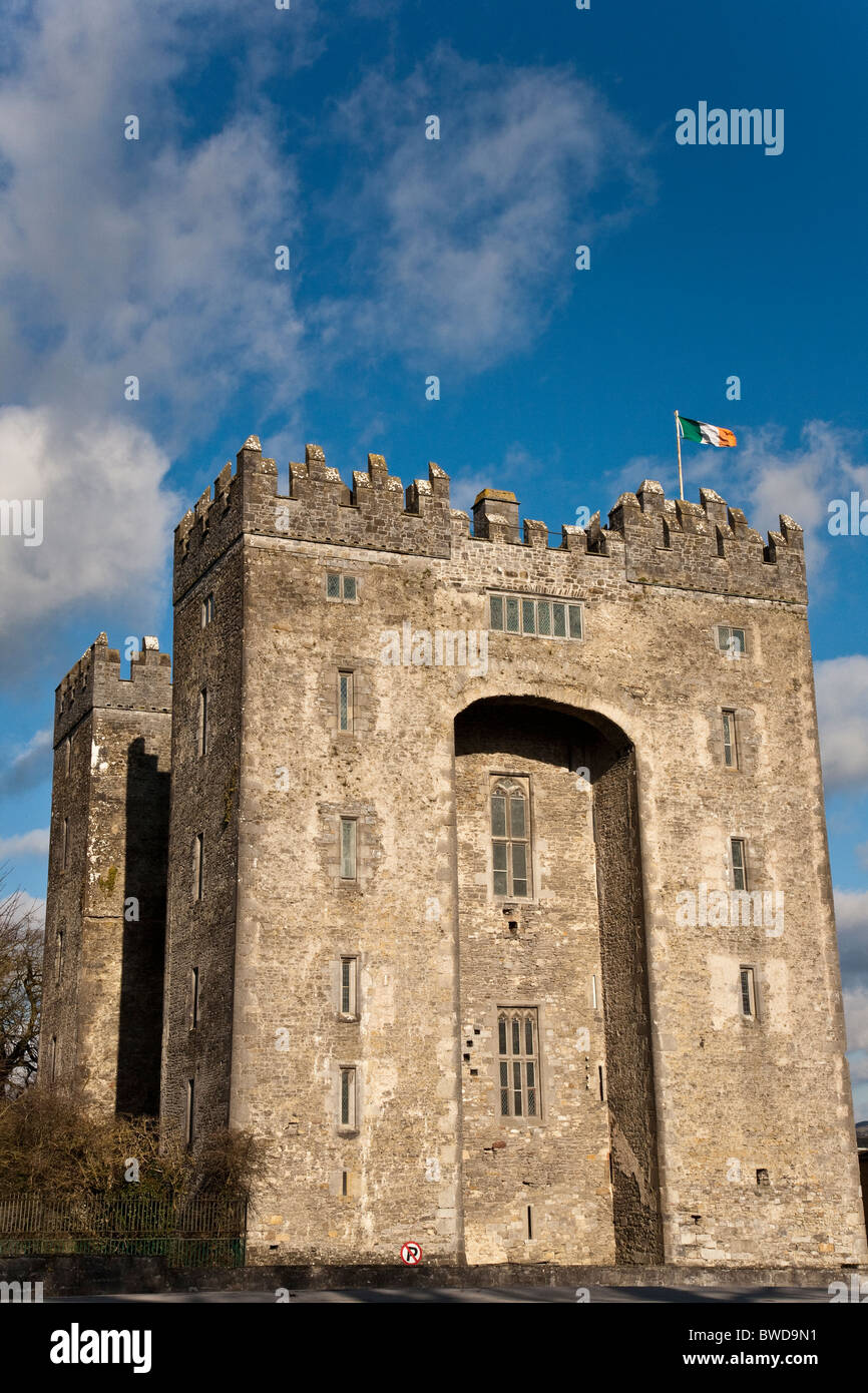 Bunratty castle shannon ireland hires stock photography and images Alamy