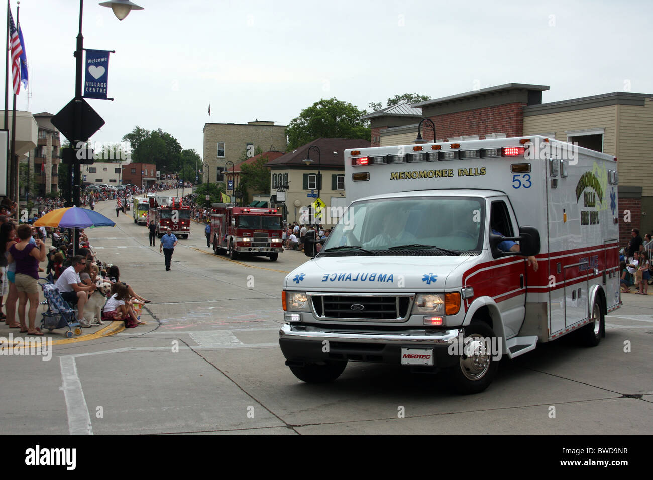 Menomonee Falls Memorial Day Parade Wisconsin Menomonee Falls Fire Department Ambulance Stock Photo Alamy