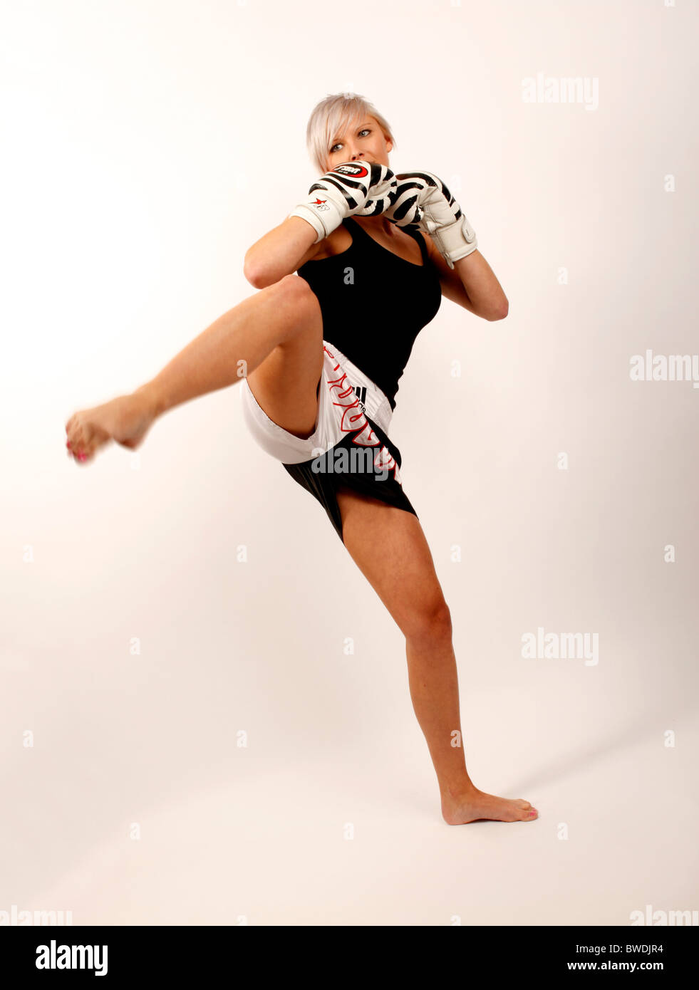 Kick boxing lady hi-res stock photography and images - Alamy