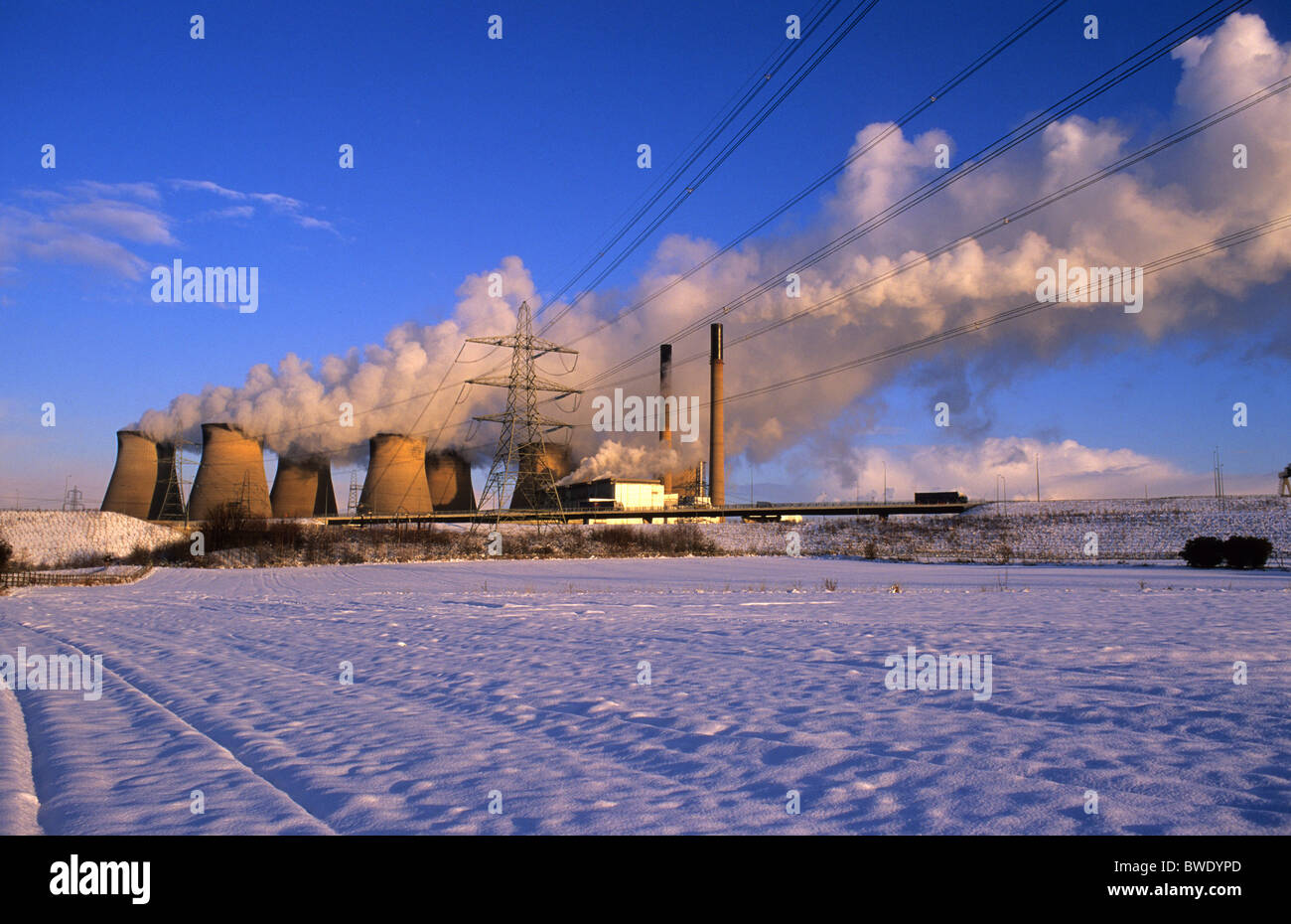 electricity pylons running into ferrybridge coal powered power station