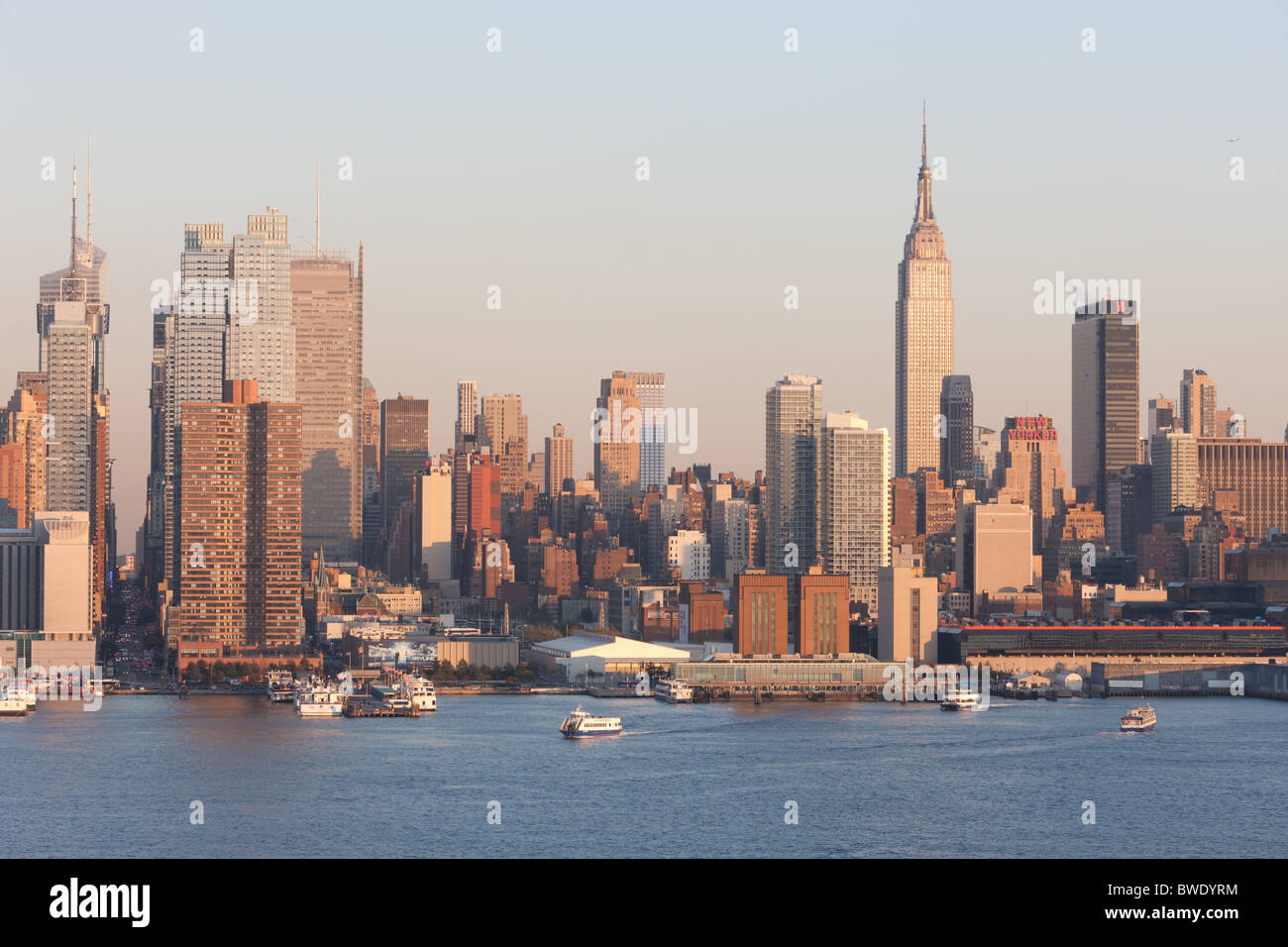 manhattan skyline from hudson river