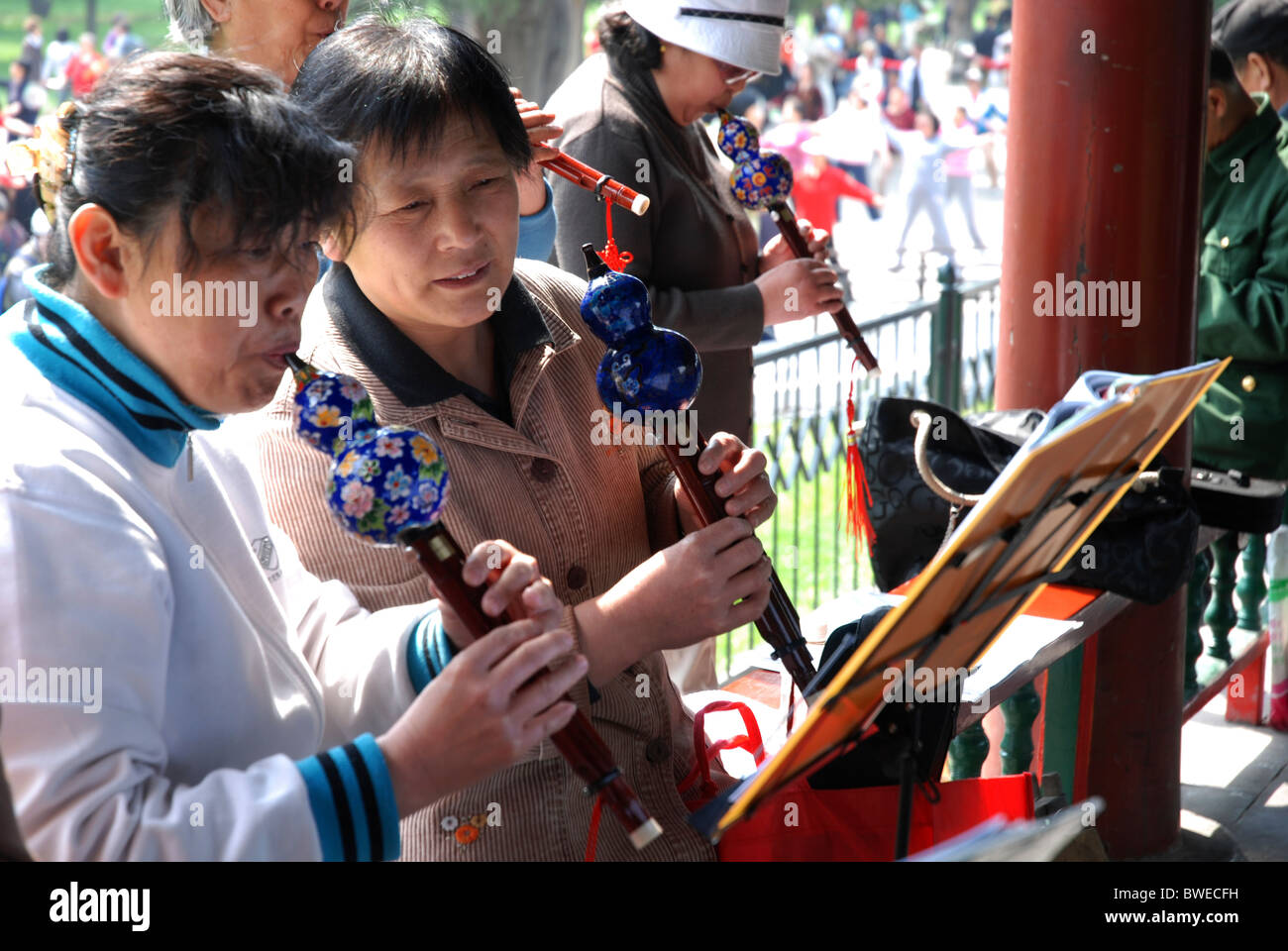 Chinese flute player hires stock photography and images Alamy