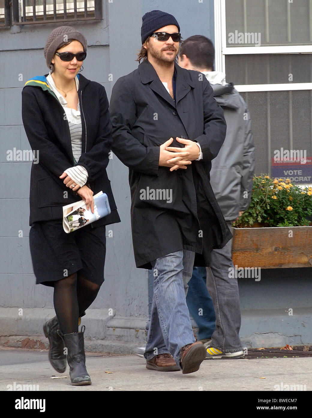 Maggie Gyllenhaal and Peter Sarsgaard out and about with baby Ramona Stock Photo