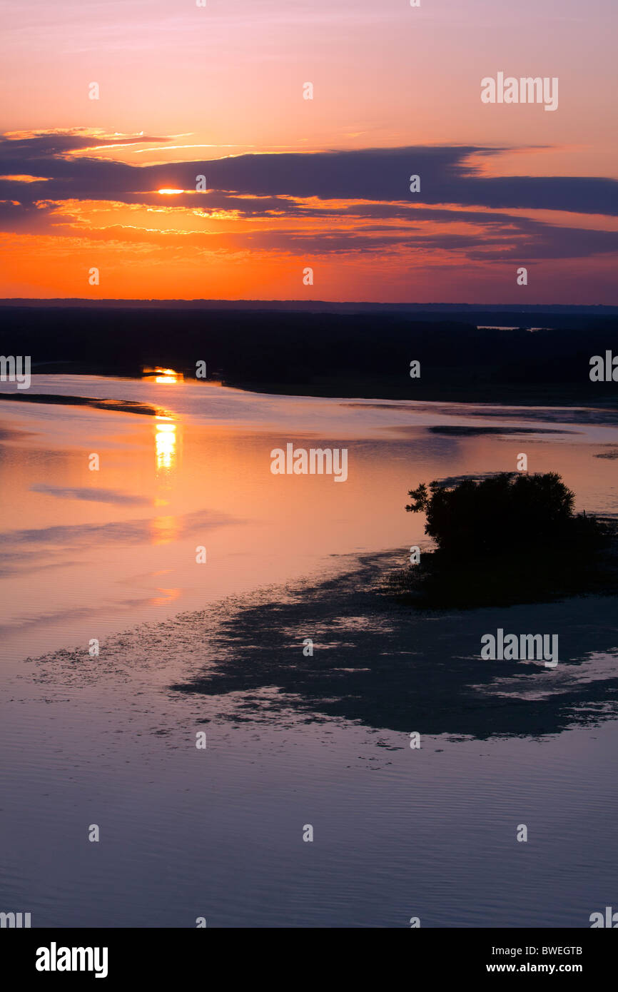 The sun sets over the scenic Mississippi River valley near Savanna, IL. Stock Photo