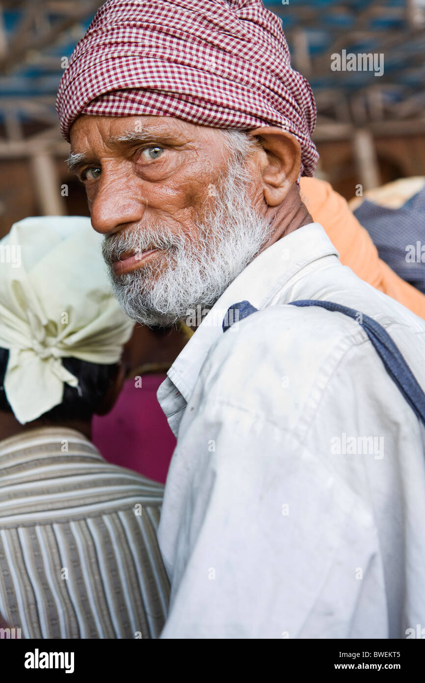 Blue eyes asian man hi-res stock photography and images - Alamy