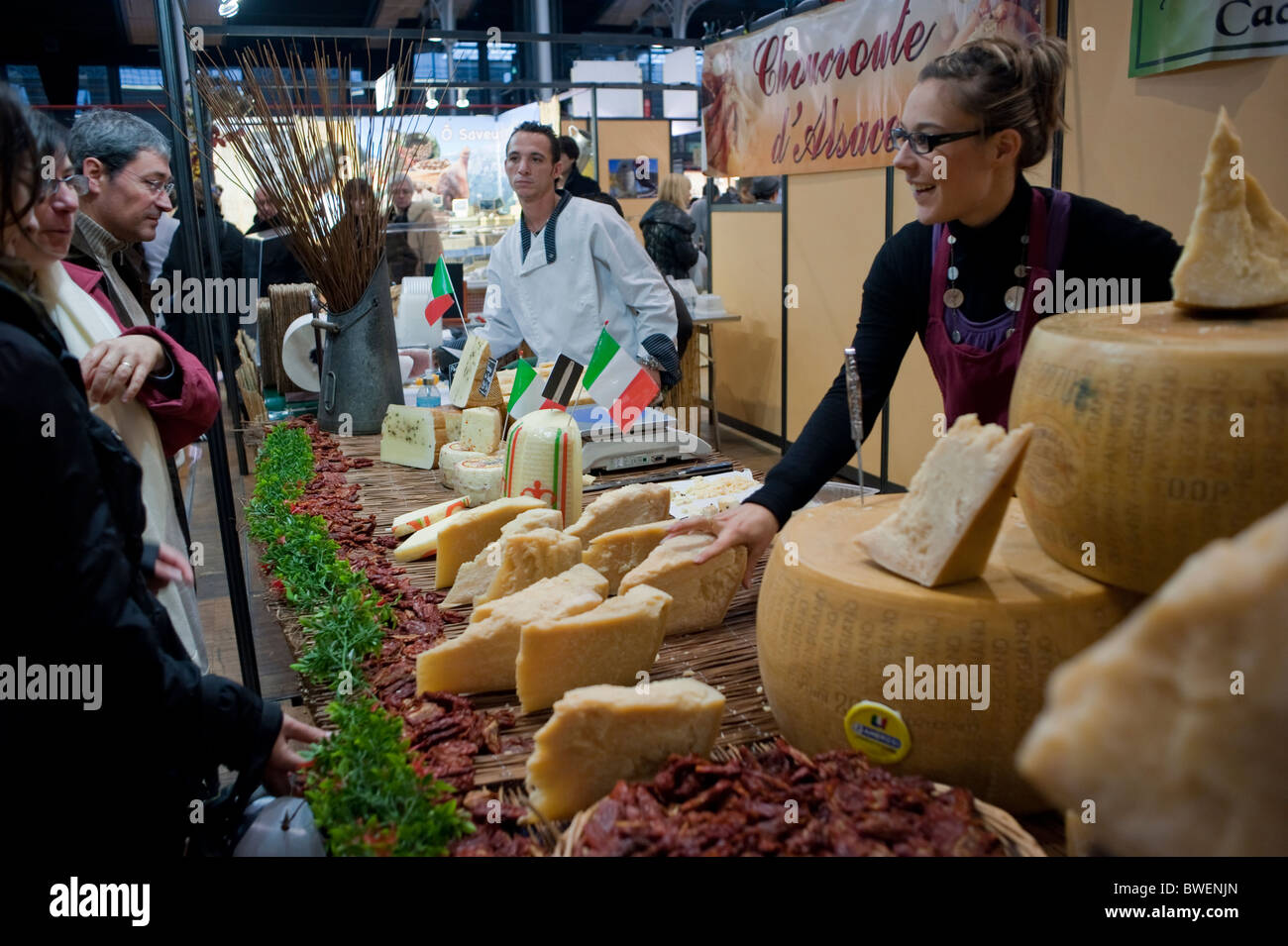 Paris, France, Small Group People, Women Clerks, Cuisine Food Festival, Italian Cheese Specialties, 'Papilles en Fête', fromagerie Paris Stock Photo