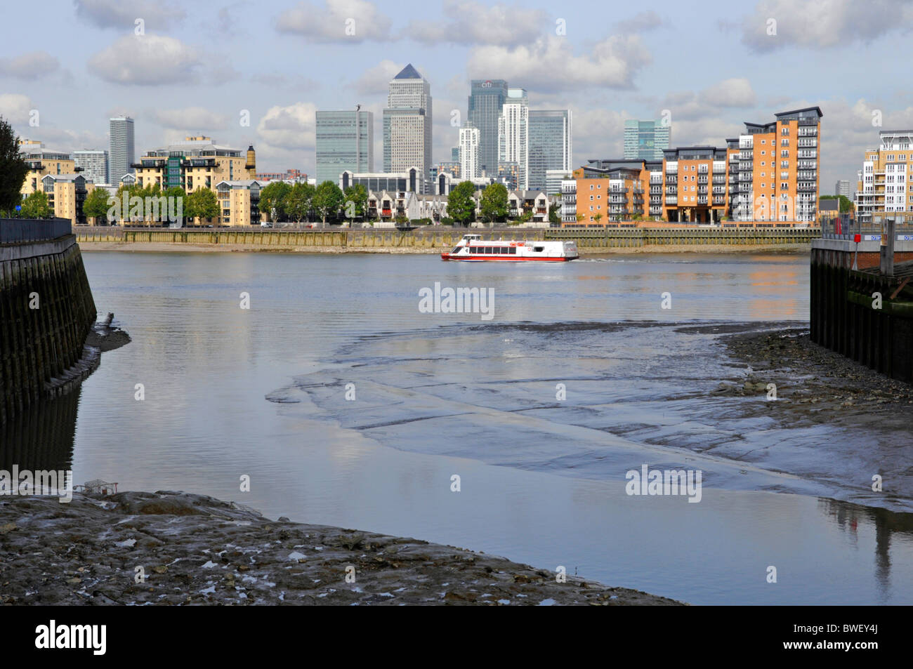 Thames at low tide hi-res stock photography and images - Alamy