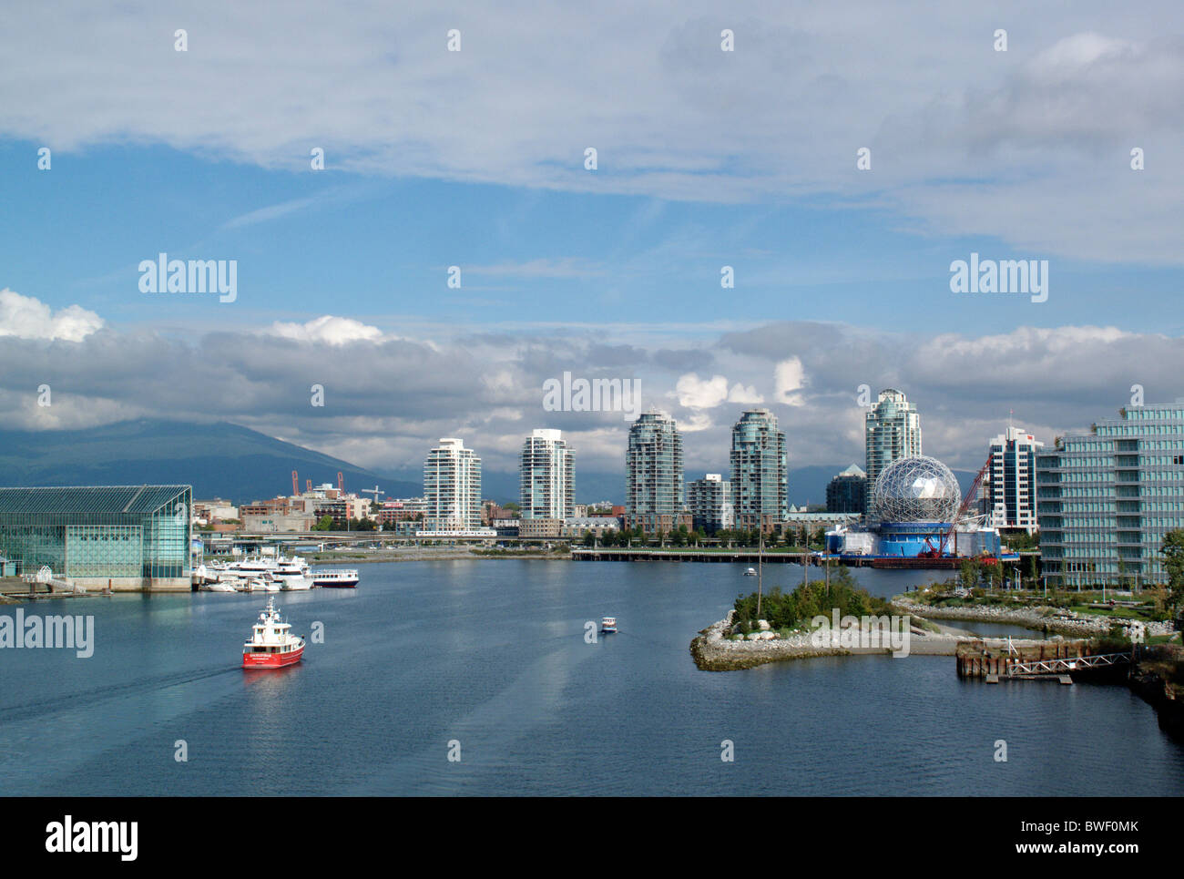 The False Creek waterfront in Vancouver in British Columbia, Canada Stock Photo