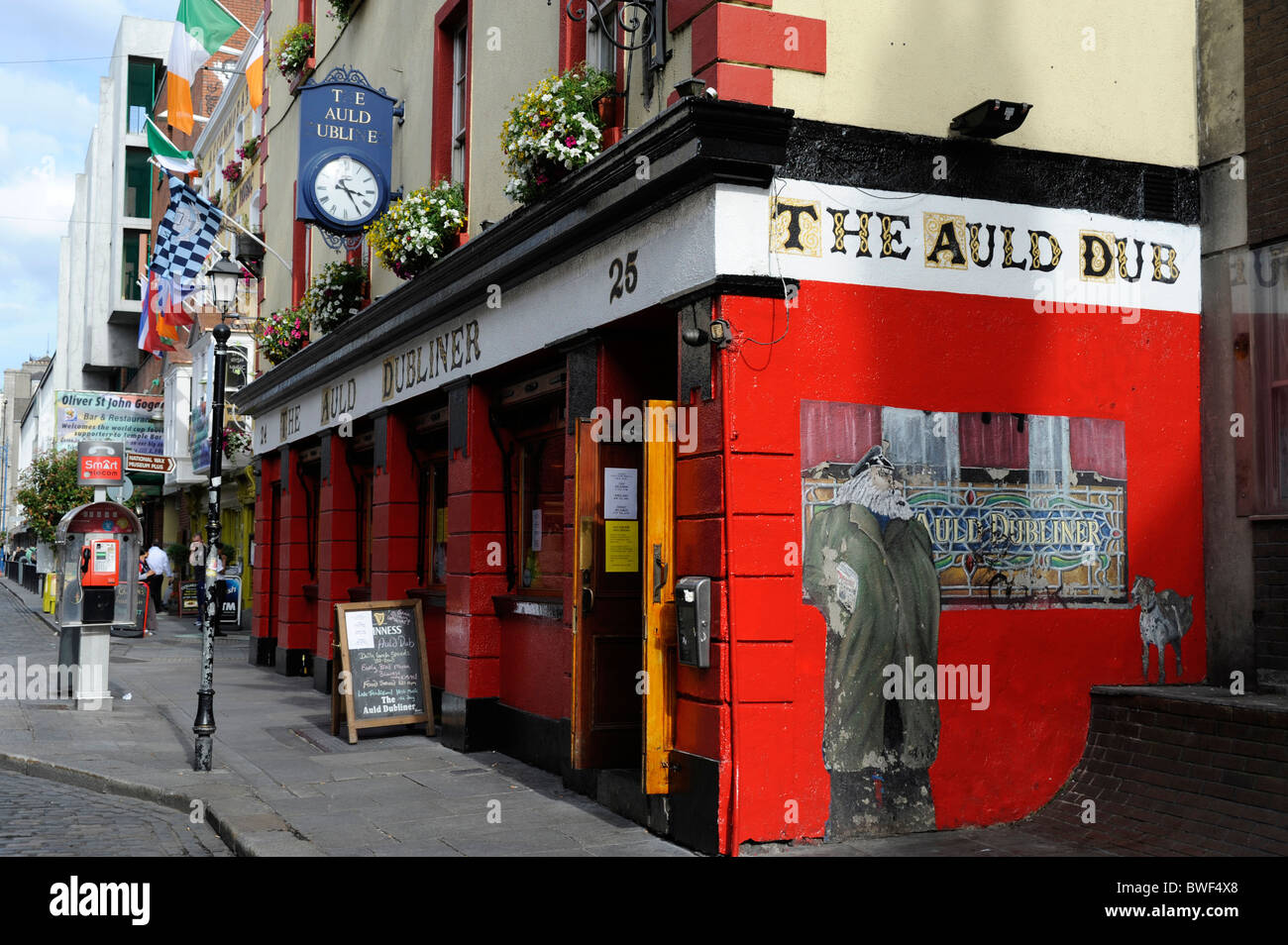 The Auld Dubliner Pub in Temple Bar, Dublin, Ireland Stock Photo