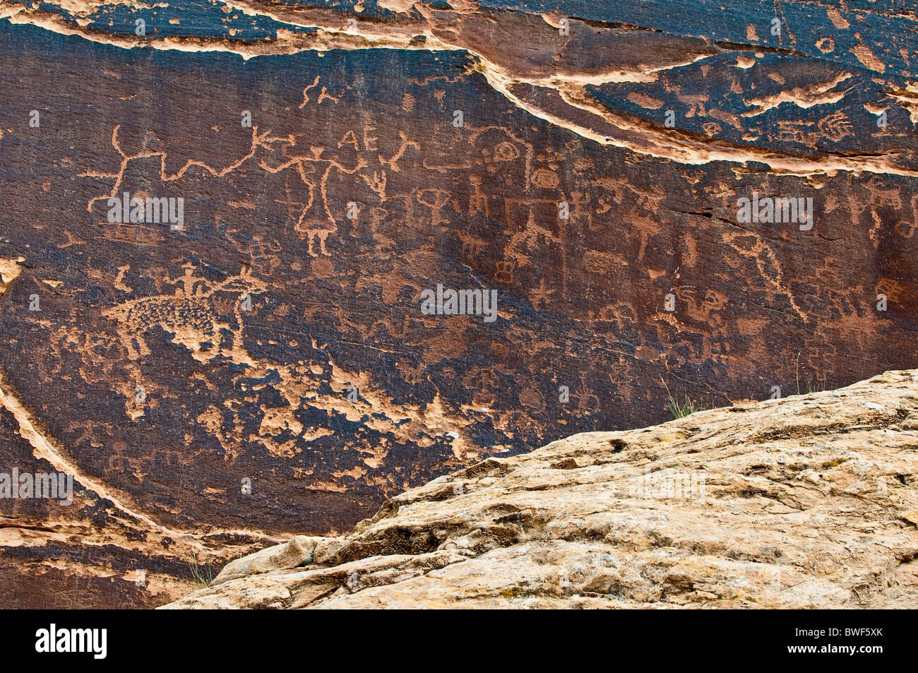 About 3000 year old rock paintings by Native Americans, Sans Island, near Bluff, North Utah, USA Stock Photo