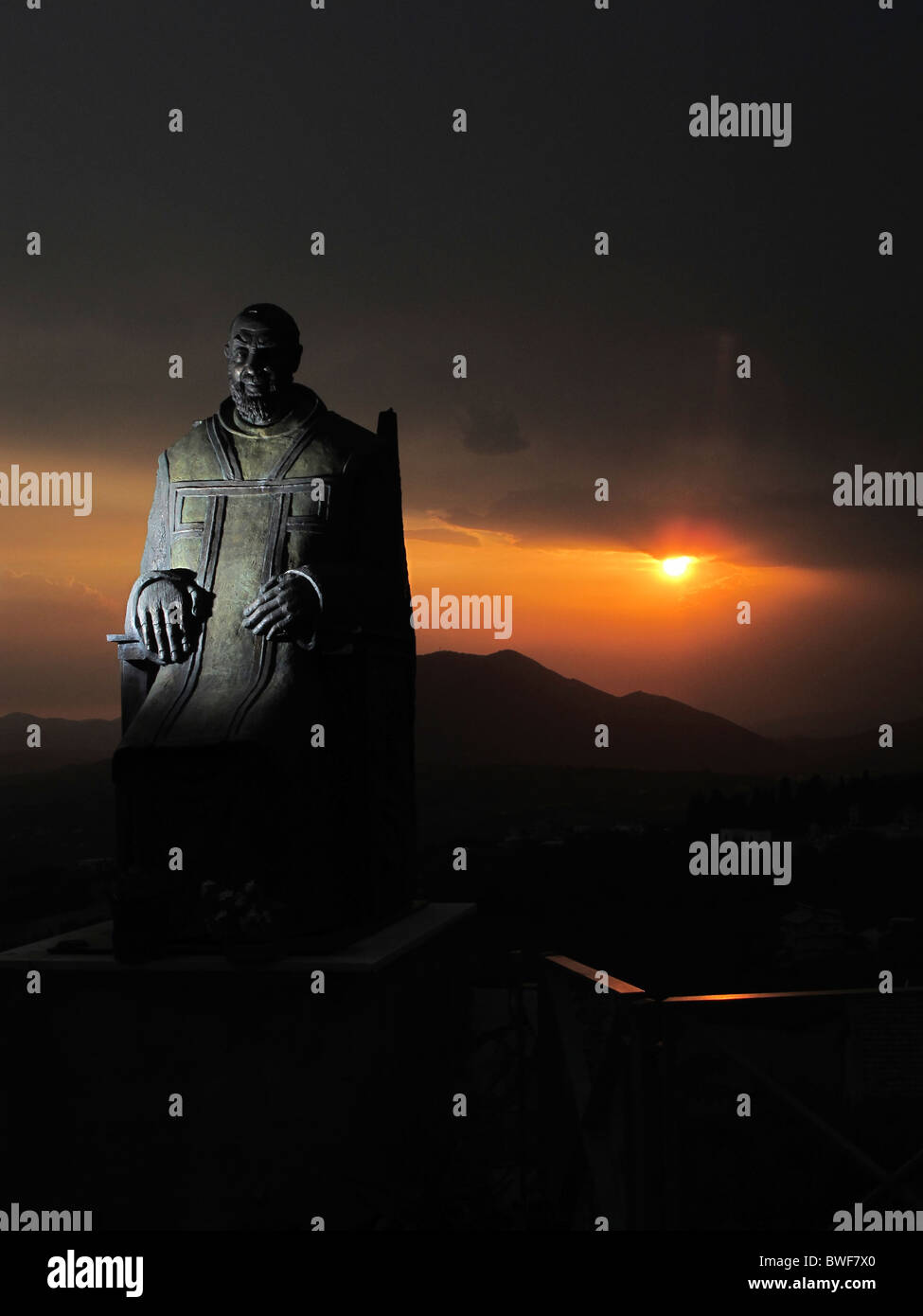 Benevento, south of Italy. A big Statue of Padre Pio in a dramatic sunset Stock Photo Alamy