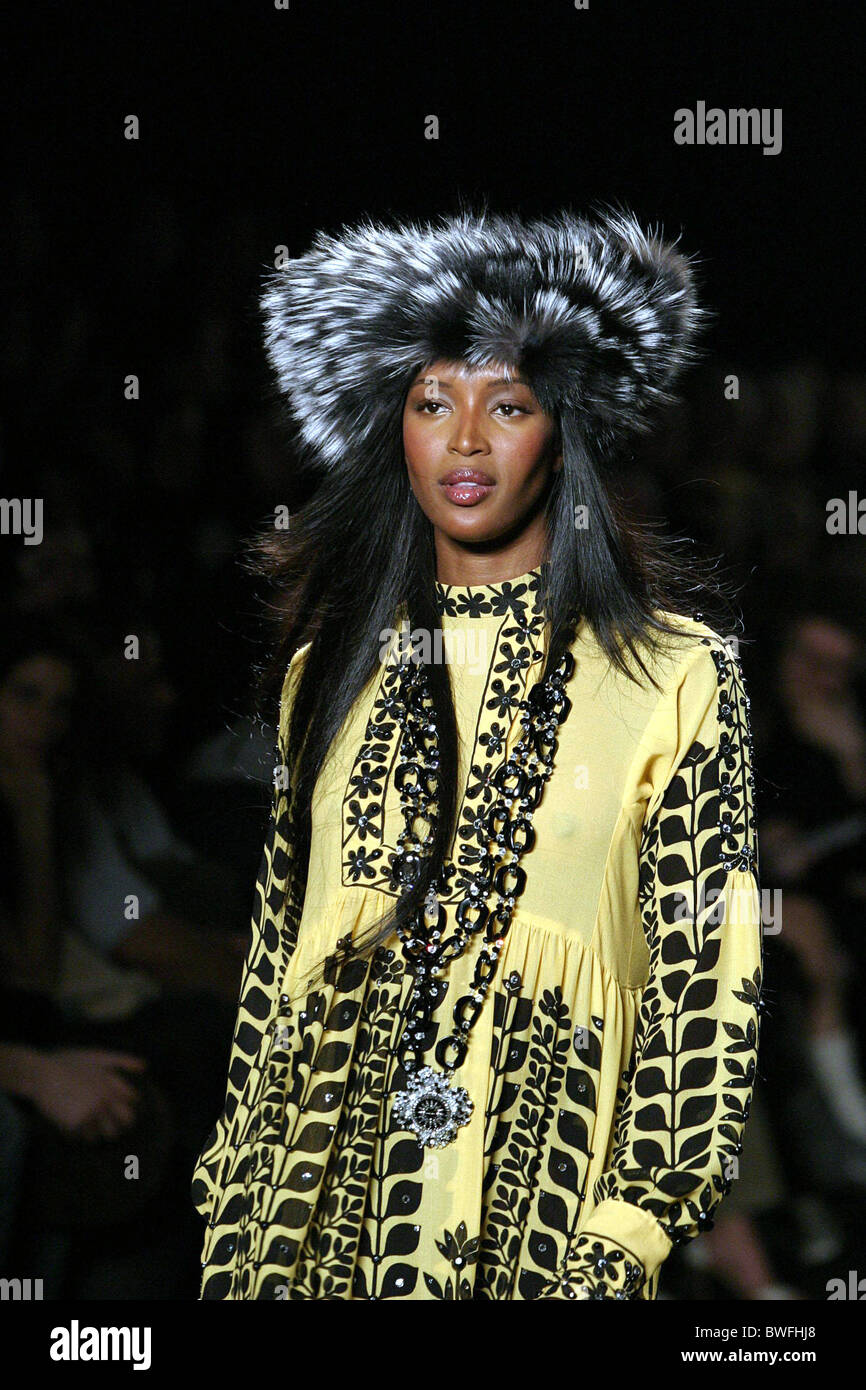 Anna Sui Fall 2005 Collection Stock Photo - Alamy