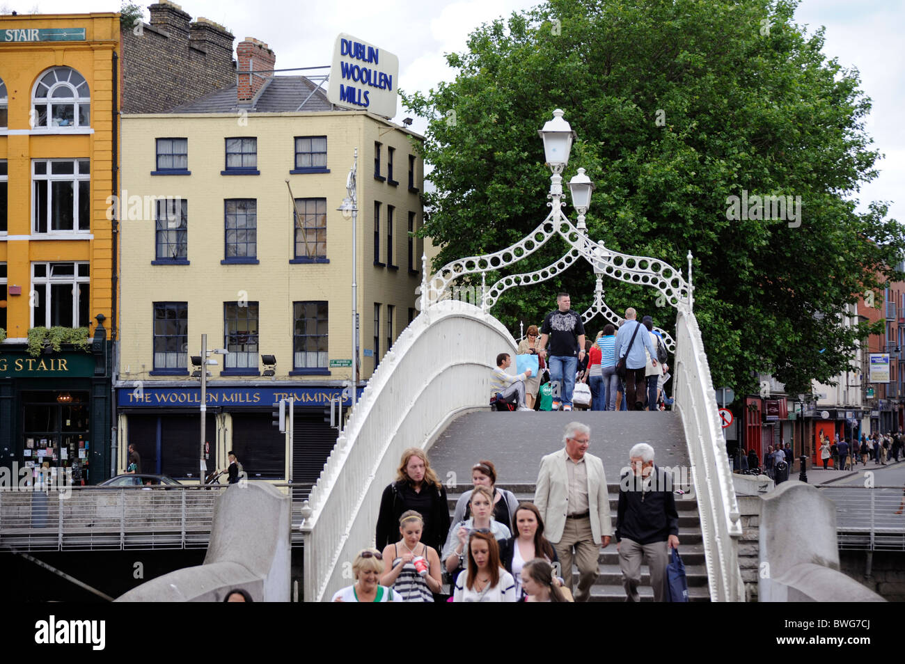 Ha'Penny bridge on the Liffey river, Dublin, Ireland Stock Photo - Alamy