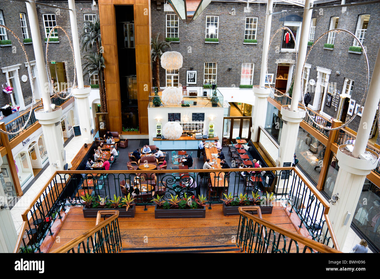 courtyard hires stock photography and images Alamy