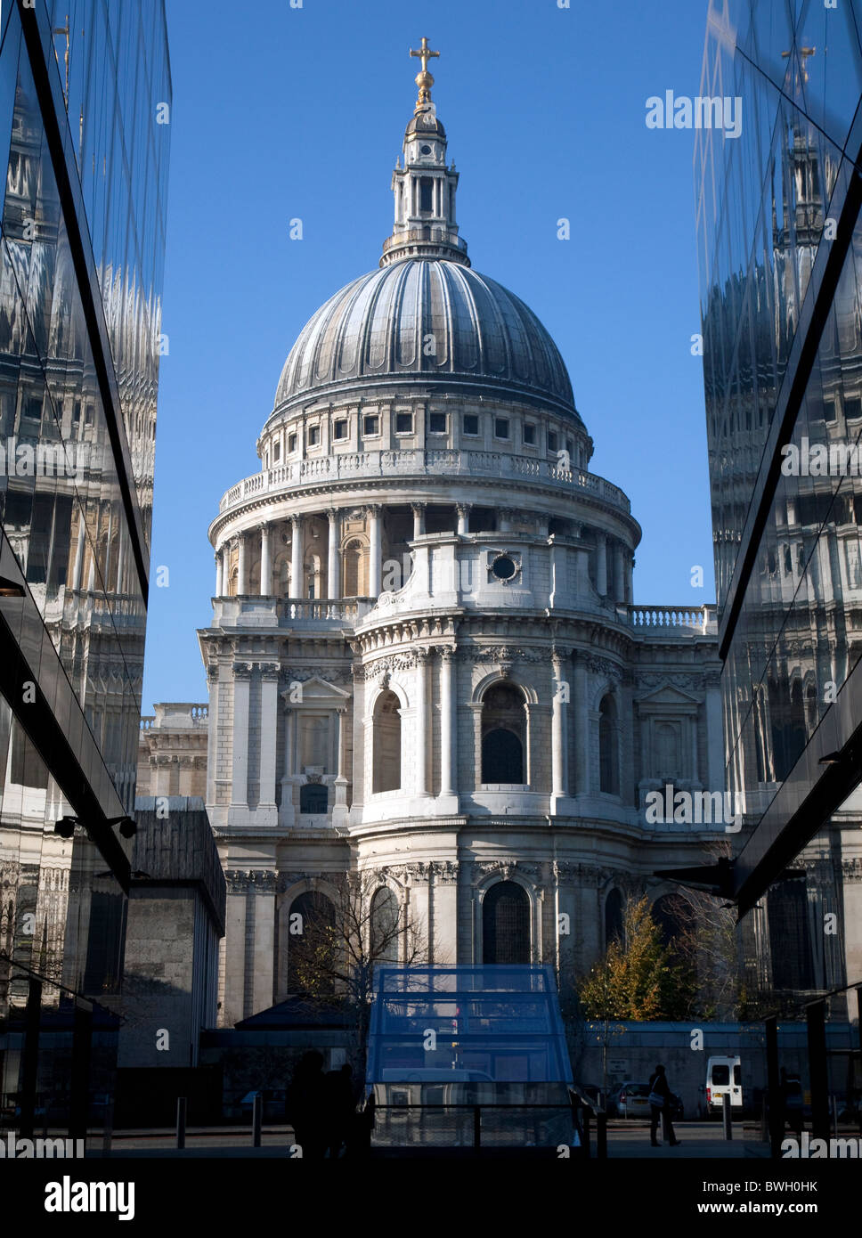 St Paul's Cathedral, London reflected in One New Change shopping centre Stock Photo