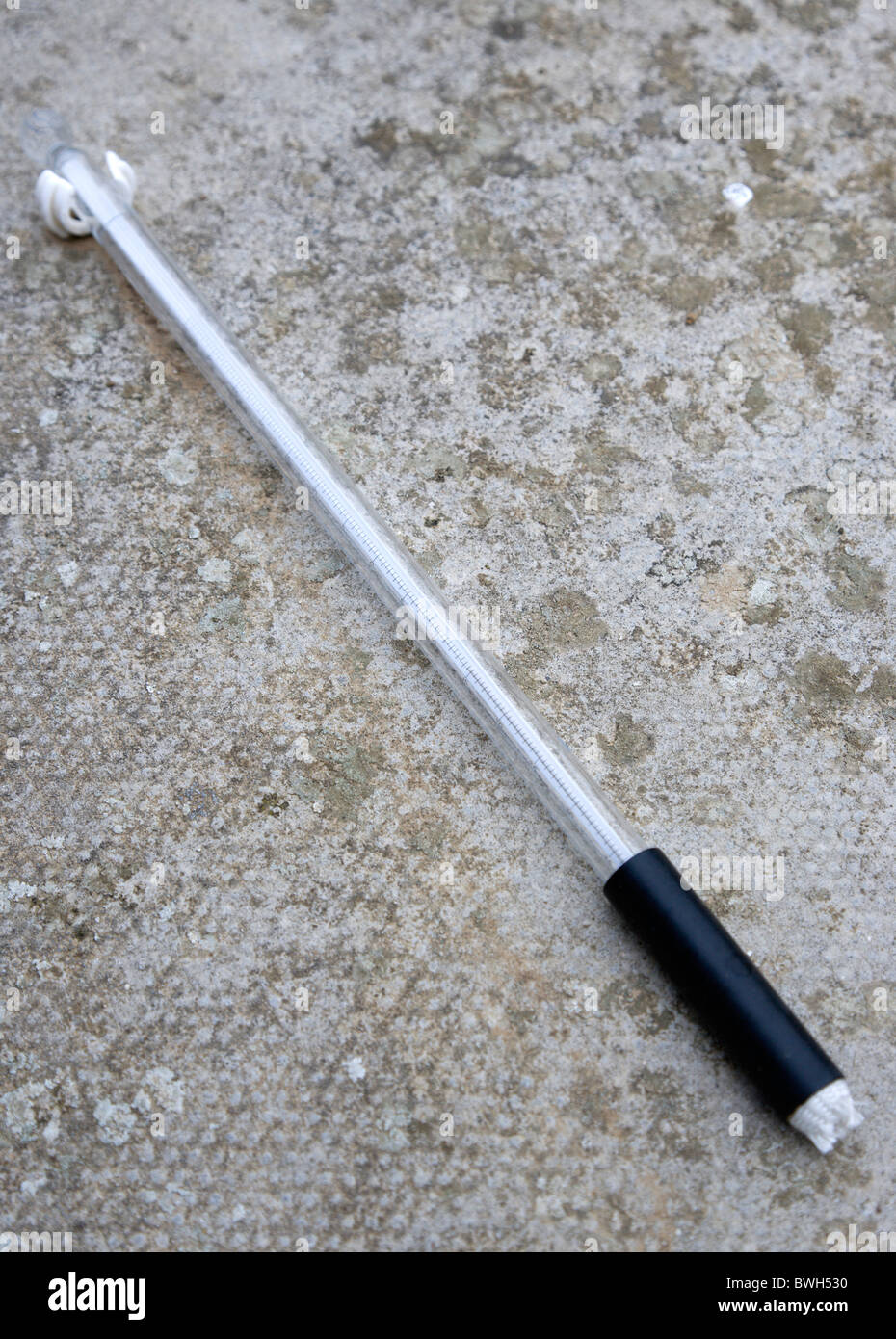 Climate Measurements Thermometer laid on concrete to measure minimum overnight concrete temperature at weather station Stock Photo
