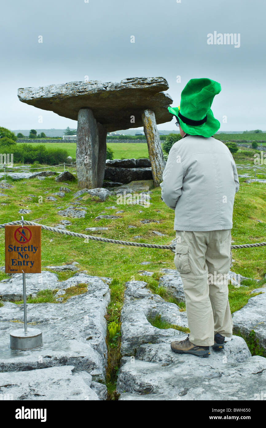 Poulnabrone Dolmen megalythic burial tomb in The Burren glaciated karst landscape and pavement, County Clare, Ireland Stock Photo
