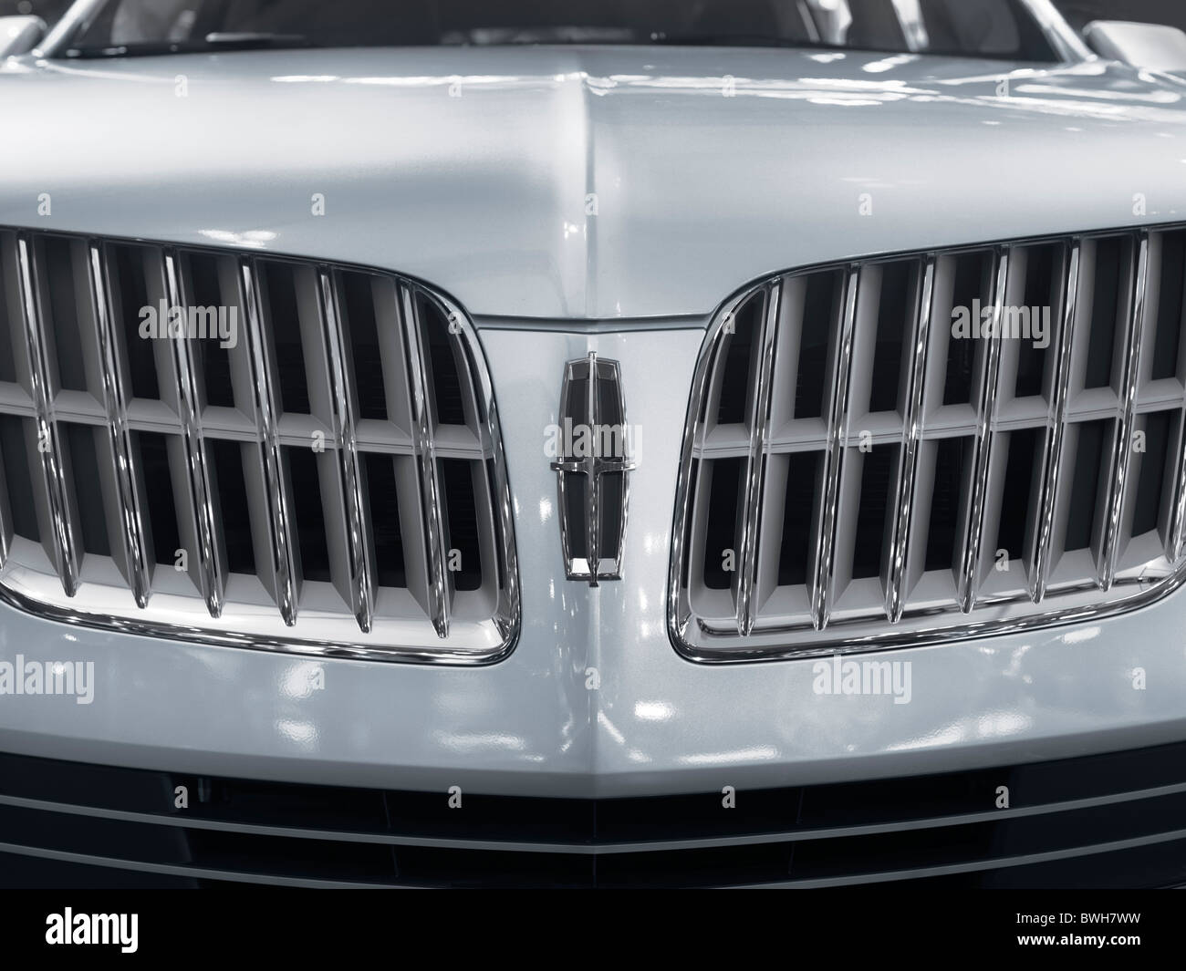 Closeup of Lincoln emblem on the front of 2010 silver Lincoln MKT Crossover Stock Photo