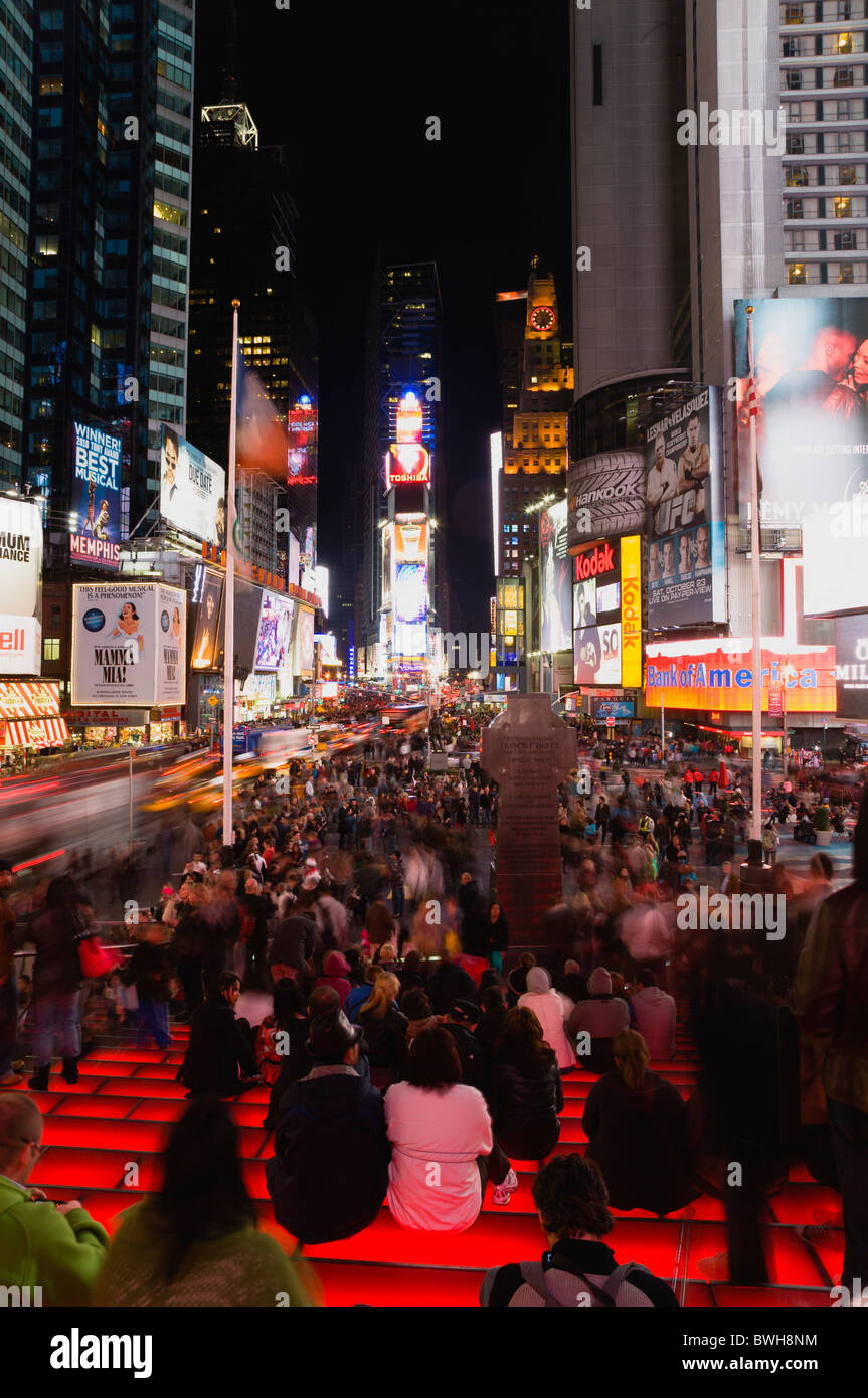 Times square nyc people hi-res stock photography and images - Alamy