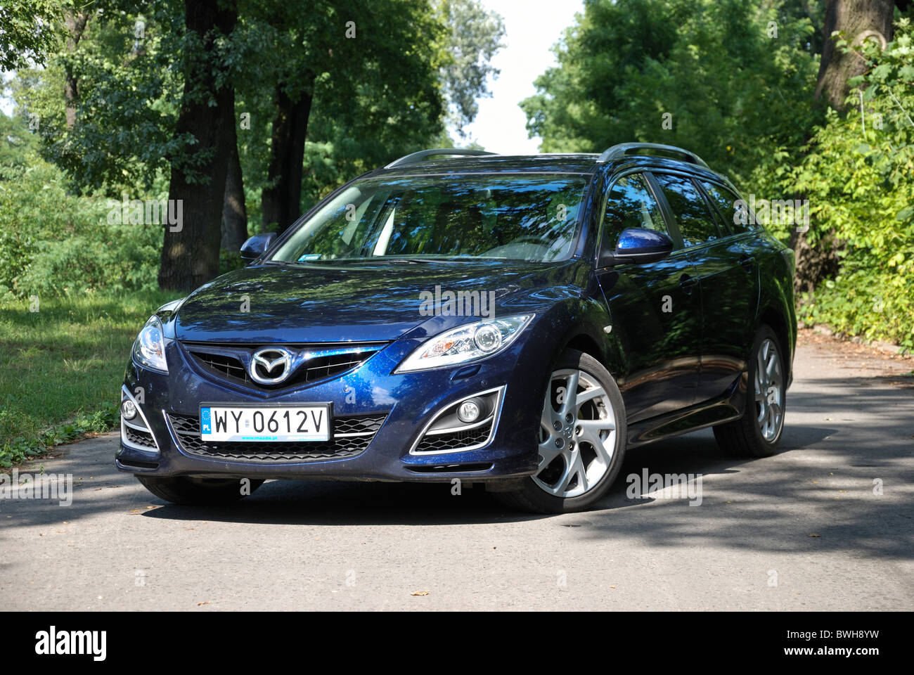 Mazda 6 2 2 Sport Station Wagon My 07 Fl 10 Blue Metallic Stock Photo Alamy