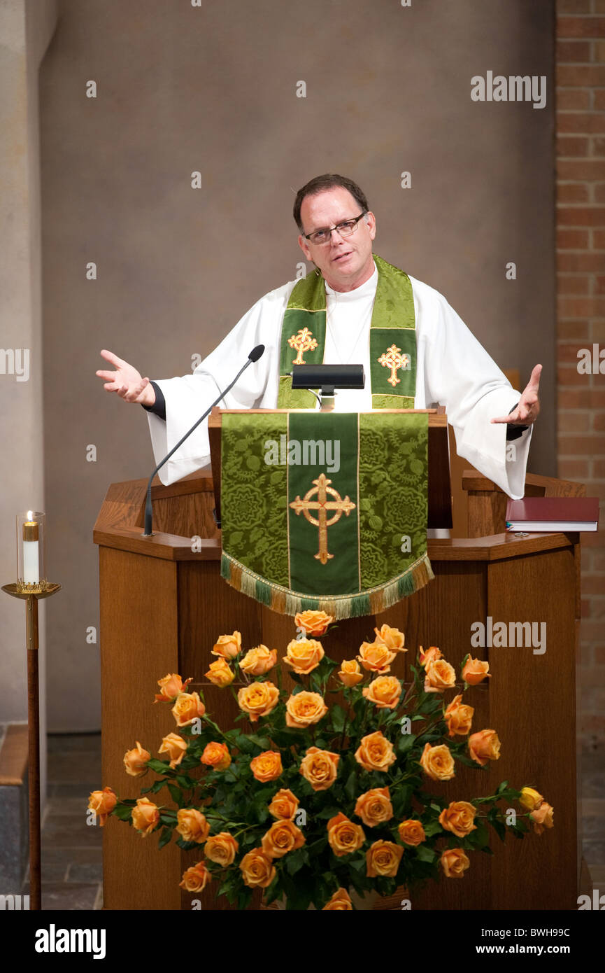 Pastor Pulpit High Resolution Stock Photography and Images Alamy