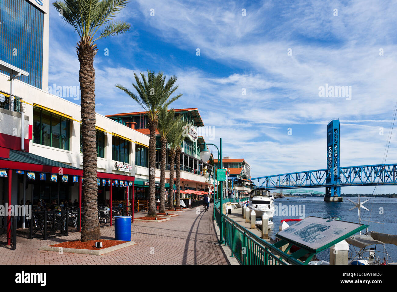 Jacksonville Landing and the Main Street Bridge (John T Alsop Jr Bridge) on the St Johns River, Jacksonville, Florida, USA Stock Photo