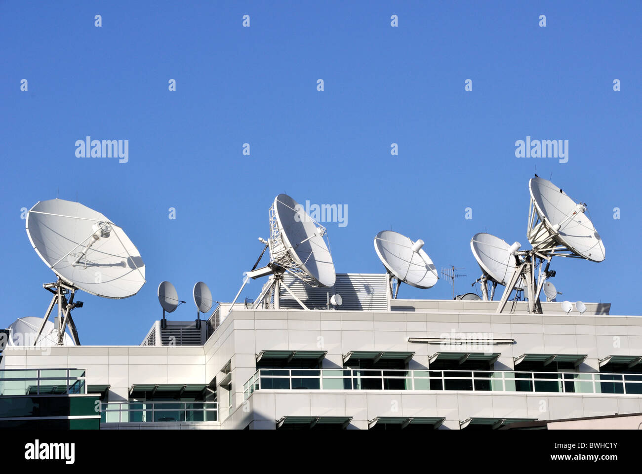 Internet satellite dish hi-res stock photography and images - Alamy