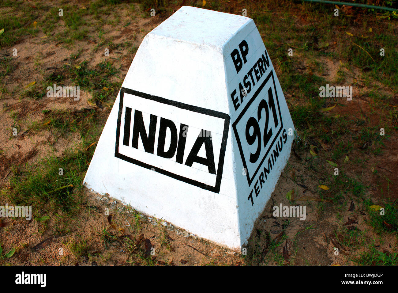 India Pakistan border pillar Stock Photo Alamy
