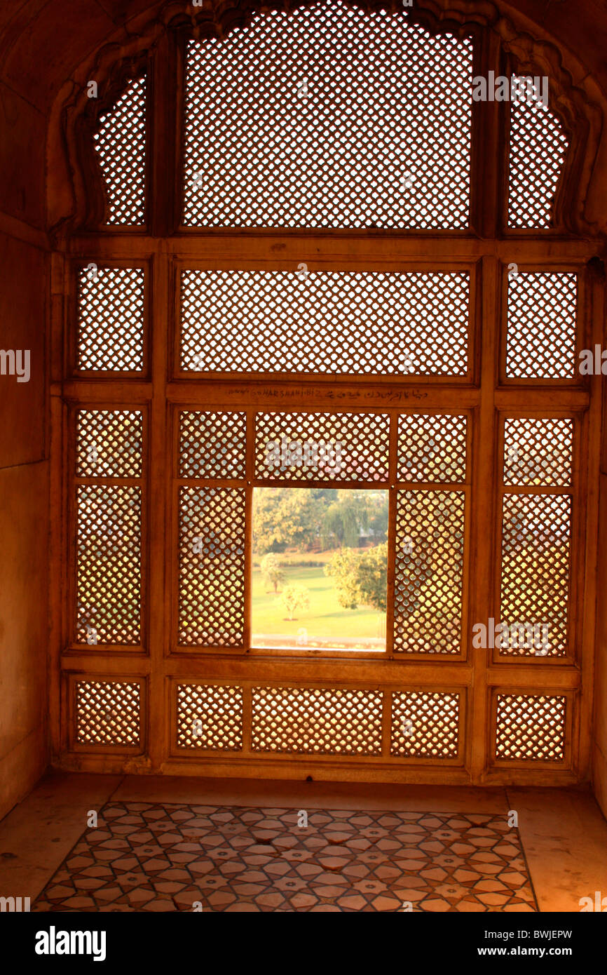 A netted Jarokha in Lahore fort, Lahore, Pakistan Stock Photo Alamy