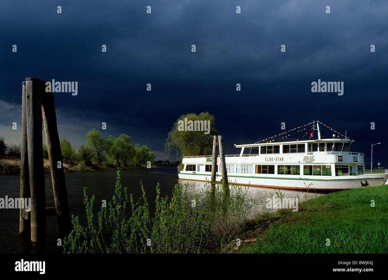 Europe, Germany, Lower Saxony. Elbe riverscape near Hitzacker Stock Photo