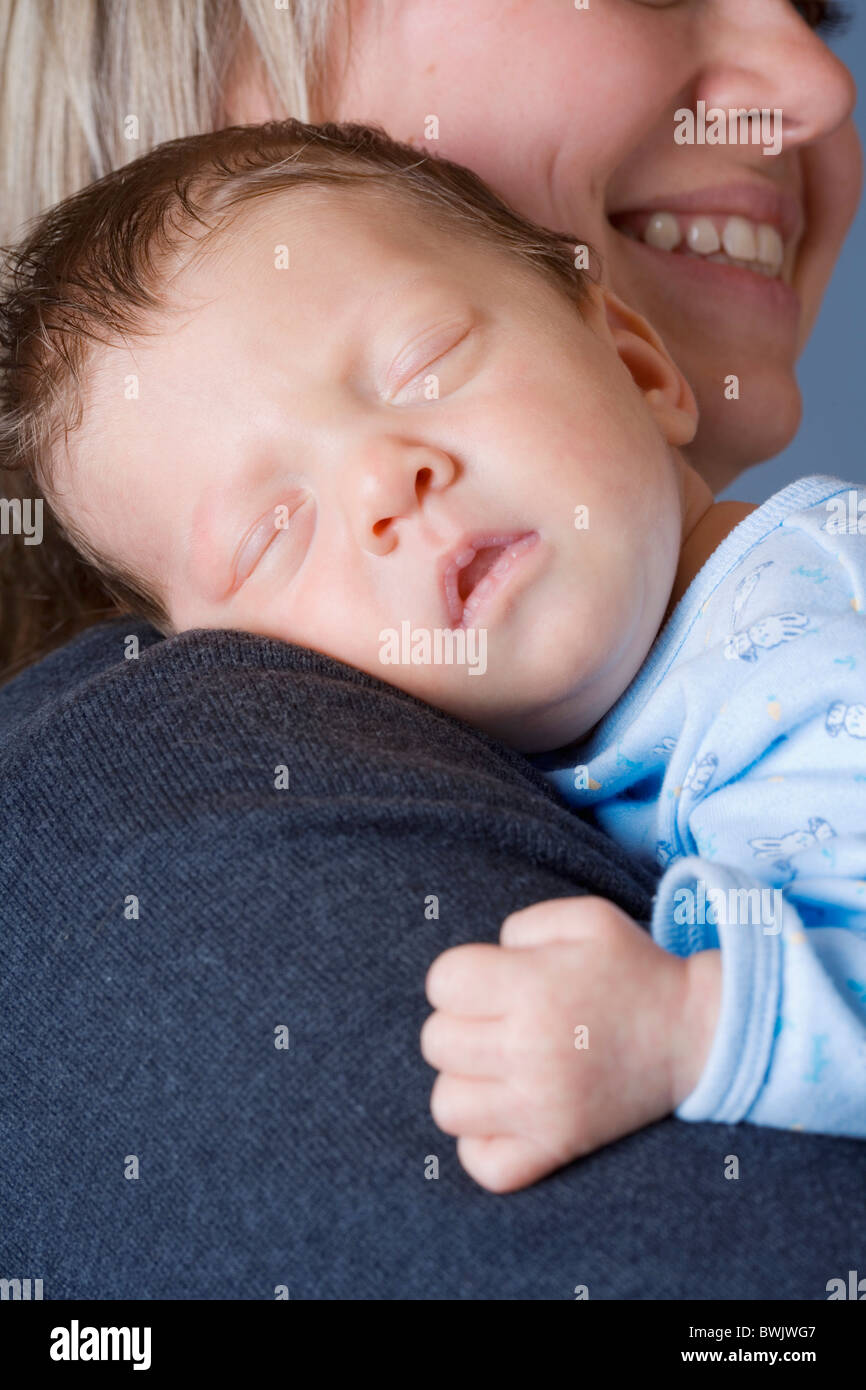 0-1 month 1-6 months 2 30-35 years 30s adult Adult Affection At home Babies Baby Care Caring Caucasian Ch Stock Photo