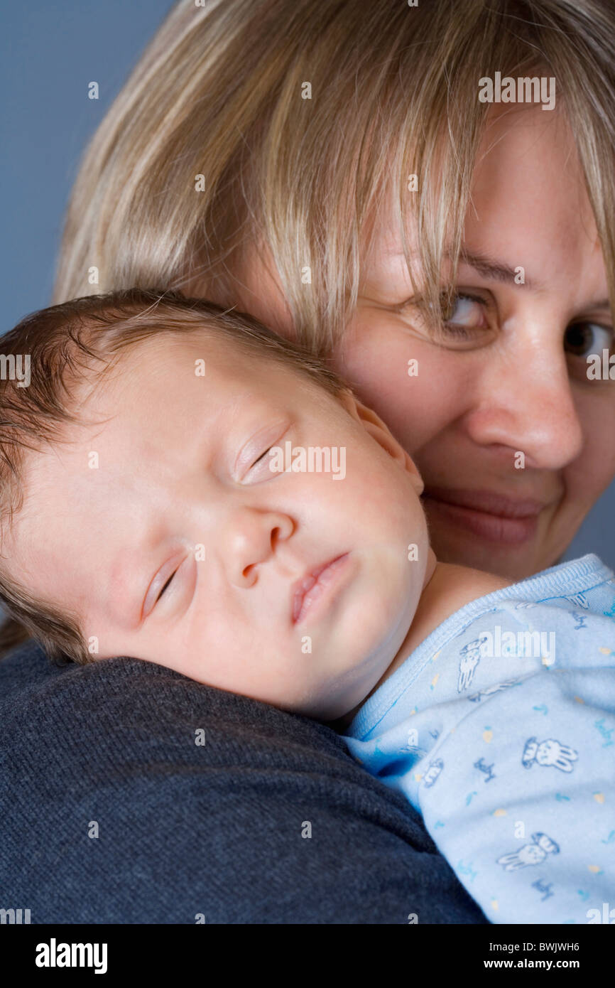 0-1 month 1-6 months 2 30-35 years 30s adult Adult Affection At home Babies Baby Care Caring Caucasian Ch Stock Photo