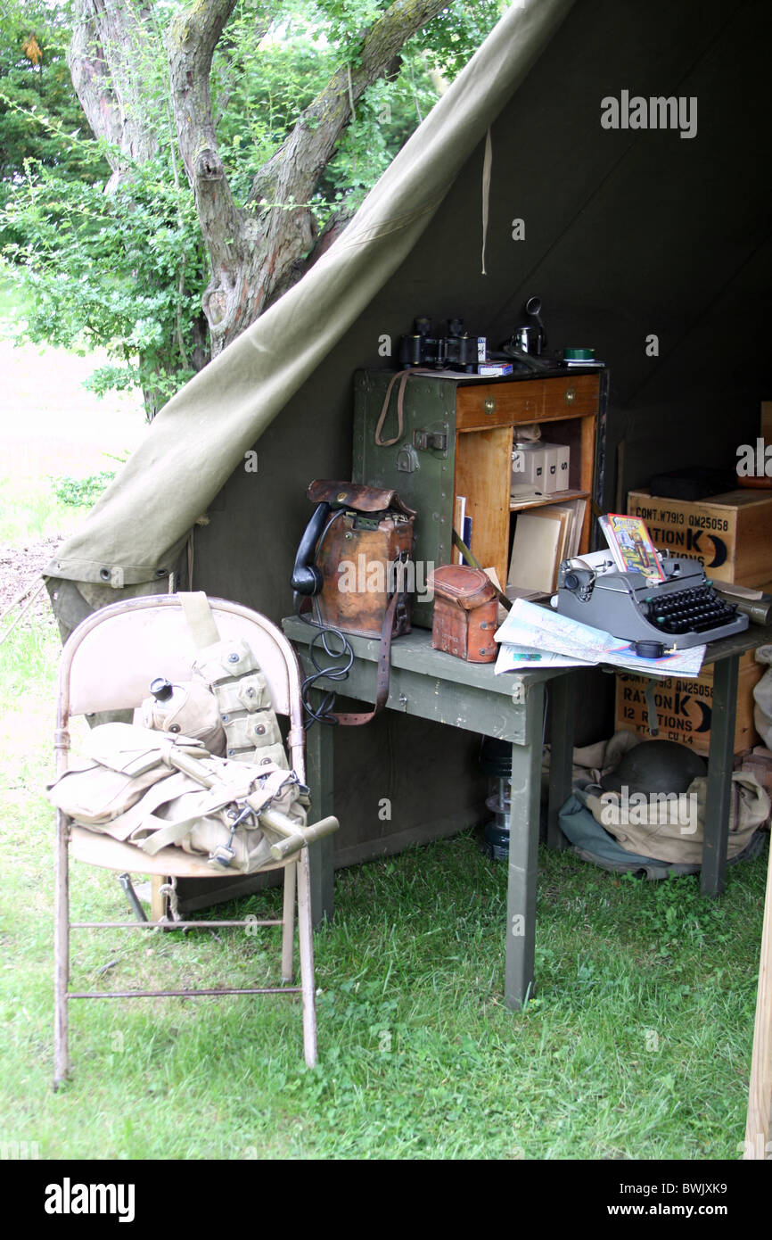 A World War II WWII tent camp with typewriter Stock Photo