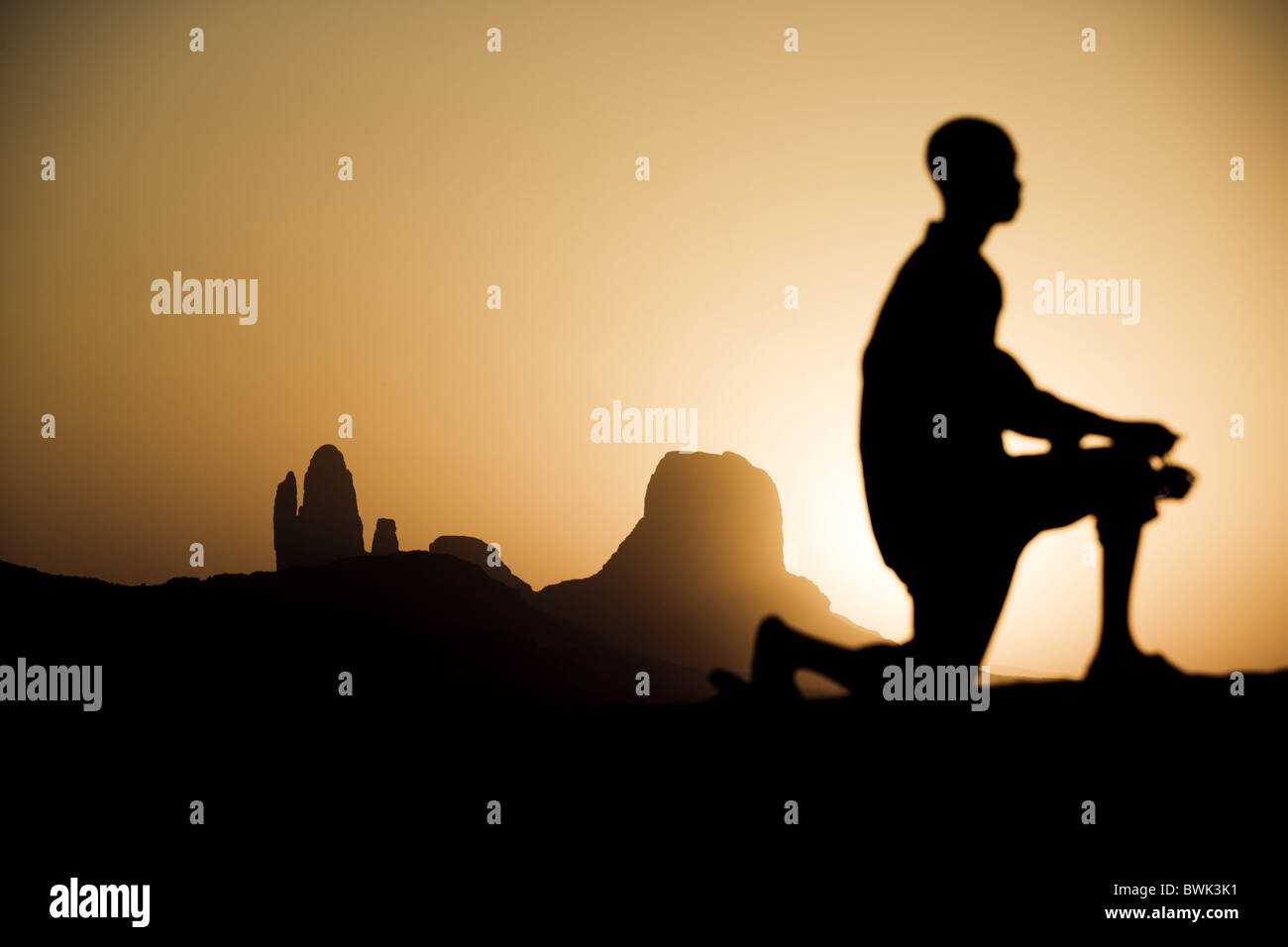 Kneeling silhouette hi-res stock photography and images - Alamy