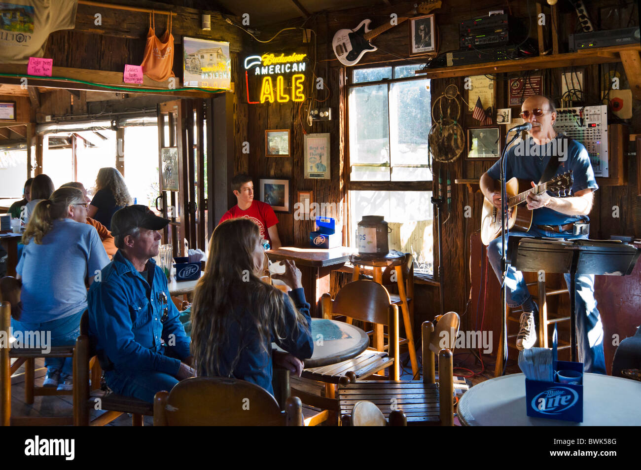 Live music on a Sunday afternoon in the Milltop Tavern, St George Street, St Augustine, Florida, USA Stock Photo