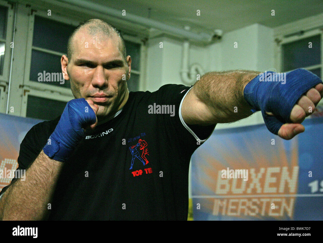 training show boxer winner world champion spectators boxing match fight battle boxing box gala Basel in 20 Stock Photo