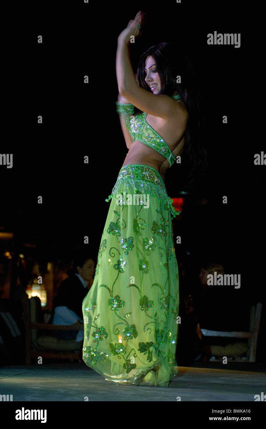 belly dancing woman dance belly dancer belly dancing dancing Al Hadheera Arabic restaurant Jumeirah Bab al Sha Stock Photo